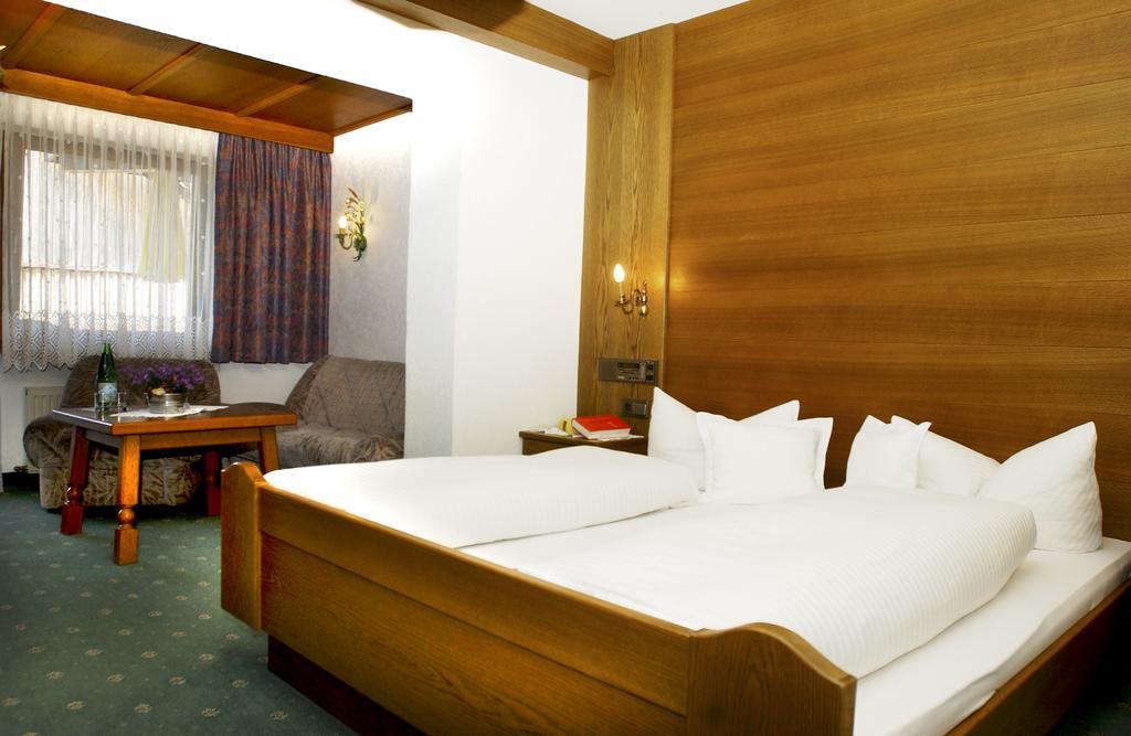 Hotel Garni Dietrich 蒂罗尔-泽费尔德 客房 照片